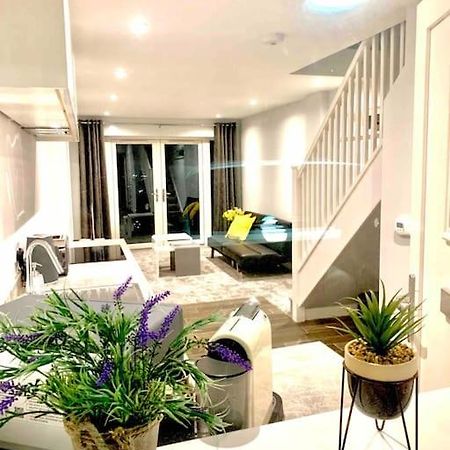 Centrally Situated House Plus Private Parking Cheltenham Dış mekan fotoğraf
