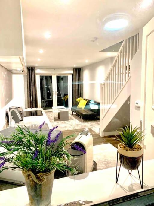 Centrally Situated House Plus Private Parking Cheltenham Dış mekan fotoğraf